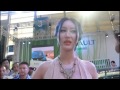 Người mẫu mặc áo như không mặc, để lộ ngực khủng