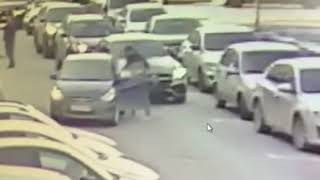 Видео Экс-хоккеист "Ак Барса" Обухов избивает девушку на дороге от KazanFirst, Обухов, Украина