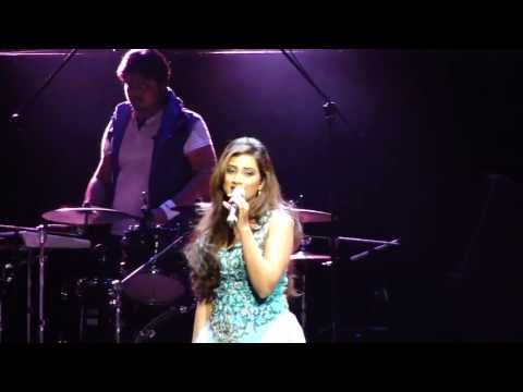 Shreya Ghoshal performs BADE ACCHE (rare non-film song) LIVE...