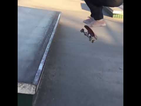 🍒 @frankieheck 🎥: @masonmalone | Shralpin Skateboarding