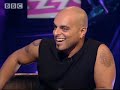 Take That's Mark Owen sings thriller! - BBC