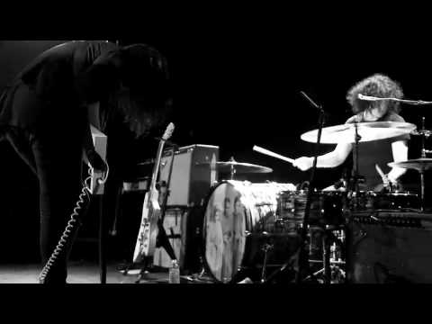 The Dead Weather - I Cut Like A Buffalo