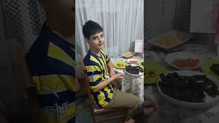 Ki̇mi̇ Yutar, Ki̇mi̇ Yutkunur Evlat