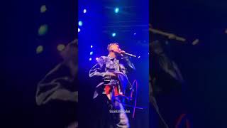 Erickbriancolon Besa Una Fan Cnco Live En Anaheim, Califórnia