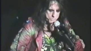 Watch Alice Cooper Dragontown video
