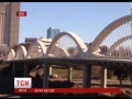 Video У Техасі американський екстремал проїхався мостом вкрай небезпечним способом