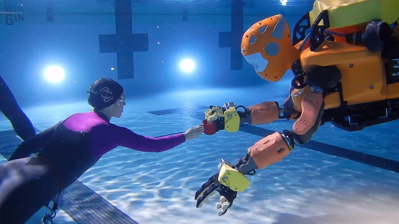 OceanOneK, Stanford's underwater humanoid robot, swims to new depths - YouTube