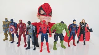 Süper Kahramanlarörümcek Adam, Batman, Süperman, İron Man, Kaptan Amerika, Yeşil Dev Hulk, Thor
