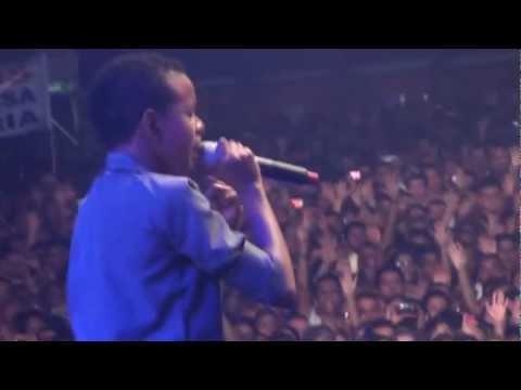 Jotta A. cantando Agnus Dei na Vida Vitoriosa para Você em...