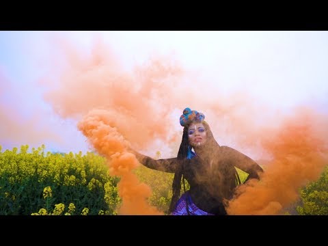 LORRAINE LIONHEART - FOLLOW THE SOUND (official)