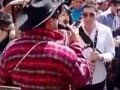 Alan Ramírez, Vocalista de Banda MS sorprende a sus fans cantando ¡disfrazado de indigente!