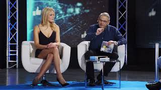 Merve Y Crossed Legs