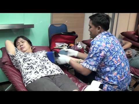 VIDEO : kegiatan donor darah pt. asuransi sinar mas - dalam rangka hutdalam rangka hutasuransi sinar mas(asm) ke-30, asm mengadakan kegitan corporate social responsibility (csr), salah satu ...