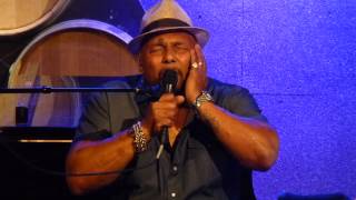 Watch Aaron Neville Mona Lisa video