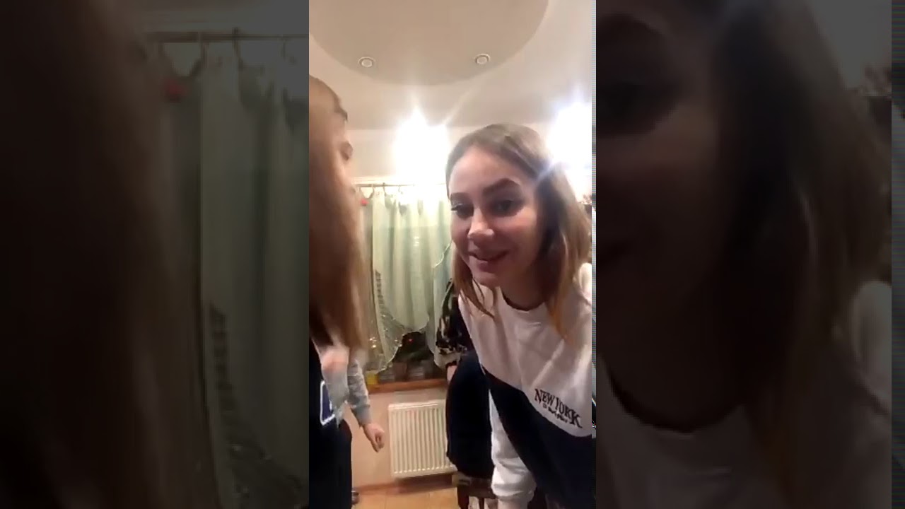 Школьница устроила стриптиз в классе в перископ