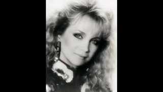 Watch Barbara Mandrell Hold Me video