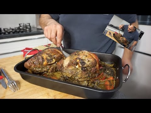 Сочные тушеные свиные рулька Сочные тушеные свиные рулька