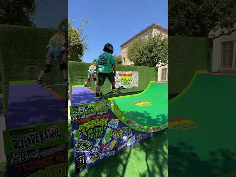 Doubles at the premiere of Teenage Mutant Nina turtles‼️🐢 #skateclipsdaily #skatetricks #miniramp