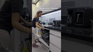 O Kapak Asla Elle Kapanmaz Bu Yazılı Olmayan Bir Mutfak Kuralıdır