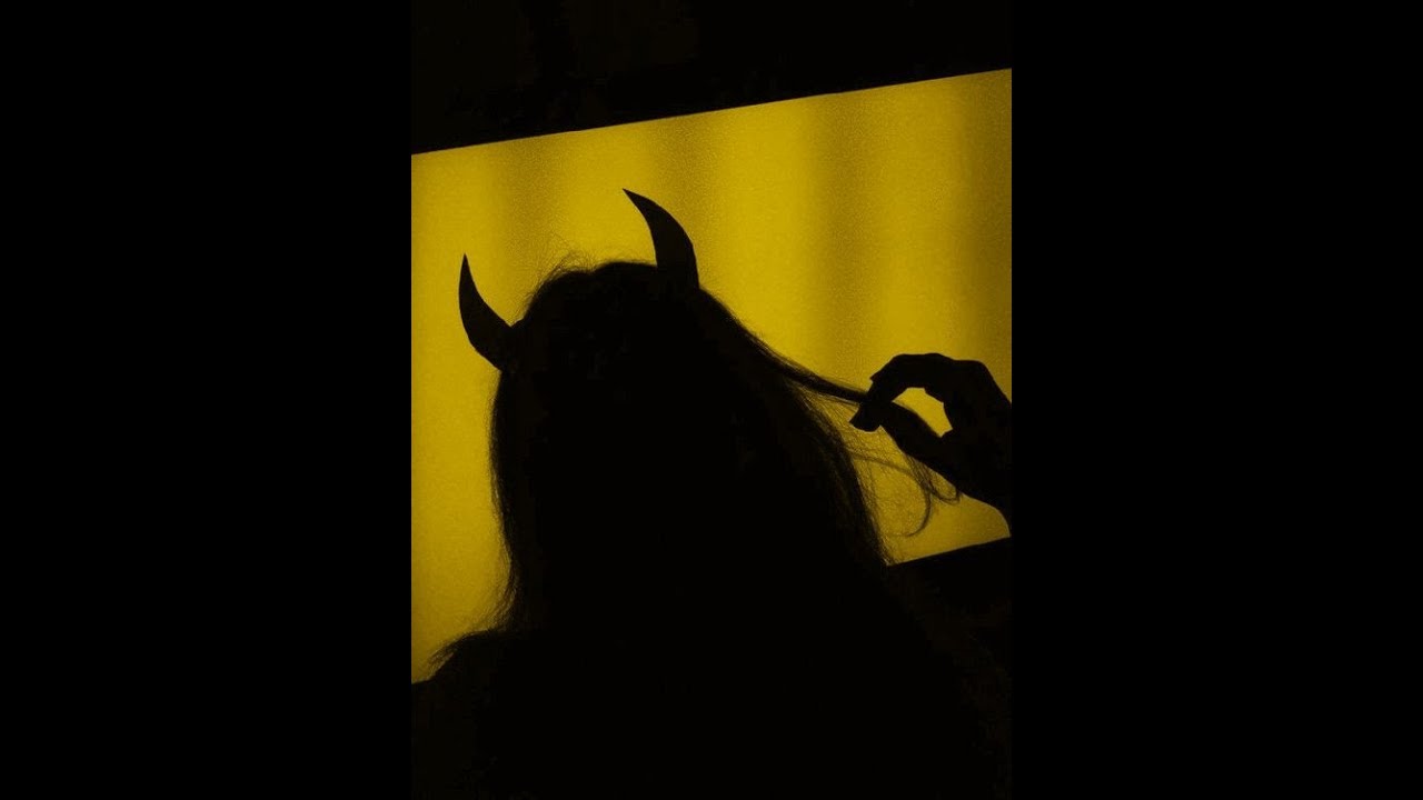 Фото Девушки С Рогами Дьявола Тень