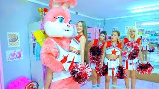 Новый Талисман Черлидерш Bunny!!! Кто Этот Краш?