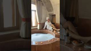 Esra Ceyda Cicişlerden Esra Yeni Banyo Dan Çıkıyor