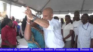 VIDEO: Haiti - Laurent Lamothe fete anniversaire li ak employe li yo, gato koupe tout bagay