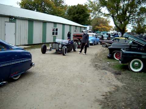 Panoramic view of cars leaving the 2009 Hunnert Car Pile Up