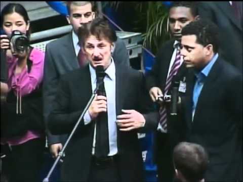Chávez habla en inglés con Sean Penn