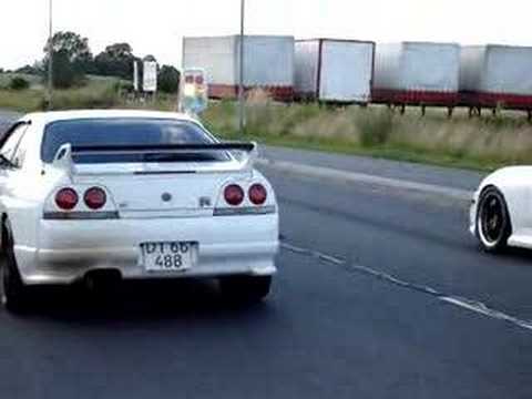 Toyota Supra Vs Nissan Skyline.