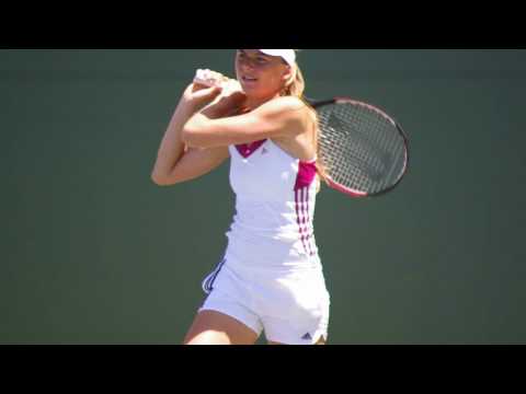 Daniela ハンチュコワ practices at the 2010 Bank of the West Classic