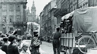 3Июля,1941, Фашисты Входят Во Львов, Украина. Толпа Ликует, Девушки Зигуют И Дарят Цветы Солдатам.