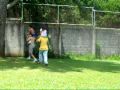 Carrera caballos y uno lo hizo en contra vía