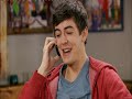 CON EL CULO AL AIRE - Candela besa a Bobby - SERIES ANTENA 3 TV