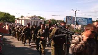 Видео Армия Новоросси парад ополченцы казаки и бронетехника Перевальск от TrollkaTV 2, Перевальск, Украина