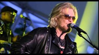 Watch Daryl Hall Let It Out video