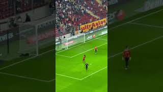 Gomis Nef Arenada Taraftarla İlk Buluşması