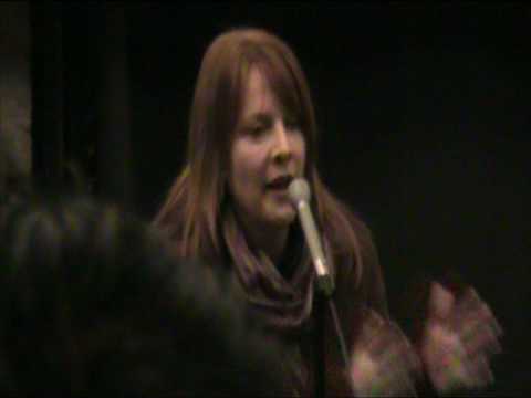 Laurel Holloman answering questions at TLW QAF Paris convention