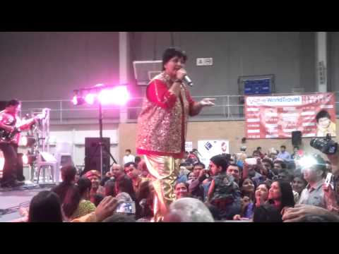 Falguni Pathak singing sanedo 2013.mp4