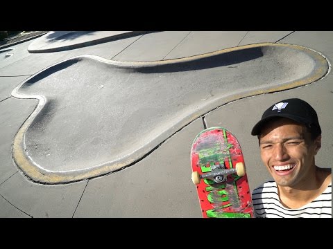 WORLD'S SMALLEST SKATEPARK!!