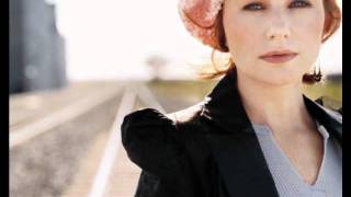 Watch Tori Amos Parasol video