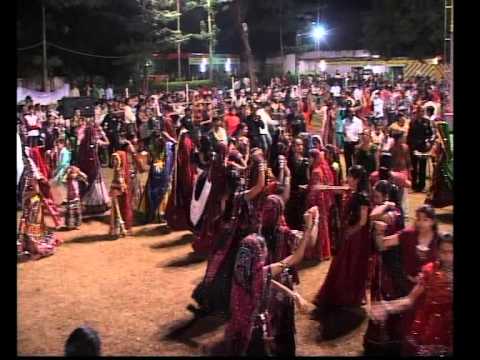 Gujarati Garba Song Navratri Live 2011 - Lions Club Kalol -...