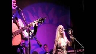 Watch Kim Carnes Heartbreak Radio video