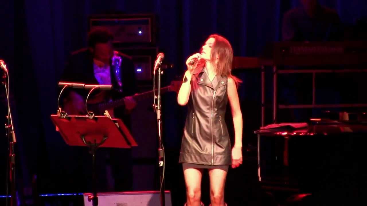 Dukes of September- Carolyn Leonhart sings "Heard It Through the