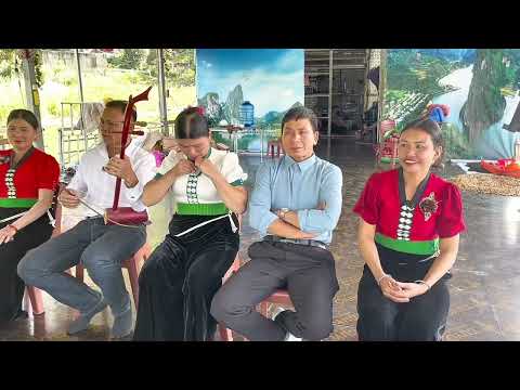 Muong artisans come down to join the exchange Muong artisans come down to join the exchange