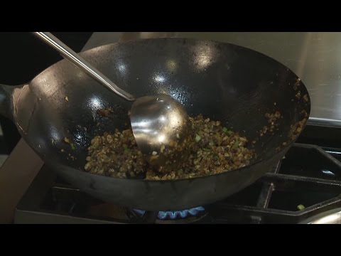VIDEO : p.f. chang’s makes their popular chicken lettuce wraps and mongolian beef dishes - p.f. chang'smakes their popularp.f. chang'smakes their popularchickenlettuce wraps and mongolian beef dishes. ...