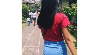 Viral Cewek Ini Berjalan Dengan Mata Terbuka