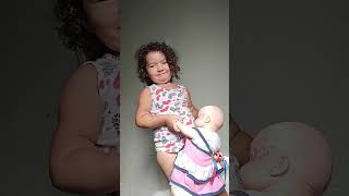 Milena Cuidando Do Bebê