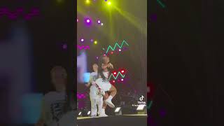 Ayra Star Twerk En Plein Scène