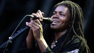 Watch Tracy Chapman Remember The Tinman video
